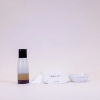 SIngle pakke med 30ml lokkemiddel, faldf&aelig;lde og 3 fangstkopper forfra